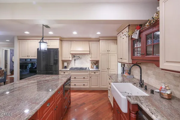 $1,050,000 | 20530 Lisa Gail Drive, Santa Clarita, CA 91350