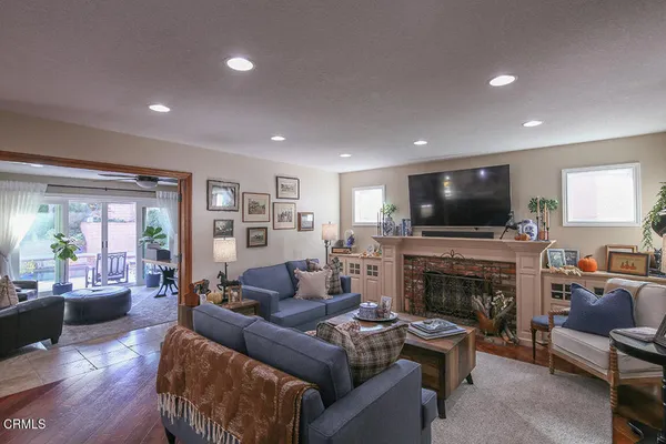$1,050,000 | 20530 Lisa Gail Drive, Santa Clarita, CA 91350