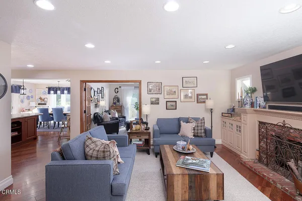 $1,050,000 | 20530 Lisa Gail Drive, Santa Clarita, CA 91350