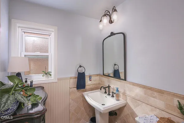 $1,050,000 | 20530 Lisa Gail Drive, Santa Clarita, CA 91350