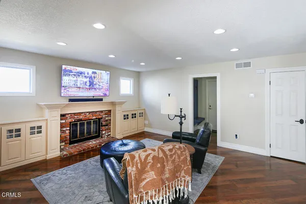 $1,050,000 | 20530 Lisa Gail Drive, Santa Clarita, CA 91350