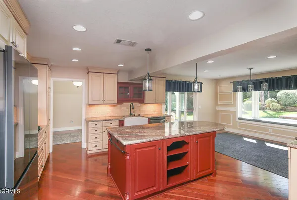 $1,050,000 | 20530 Lisa Gail Drive, Santa Clarita, CA 91350
