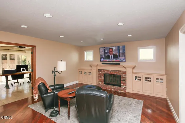 $1,050,000 | 20530 Lisa Gail Drive, Santa Clarita, CA 91350