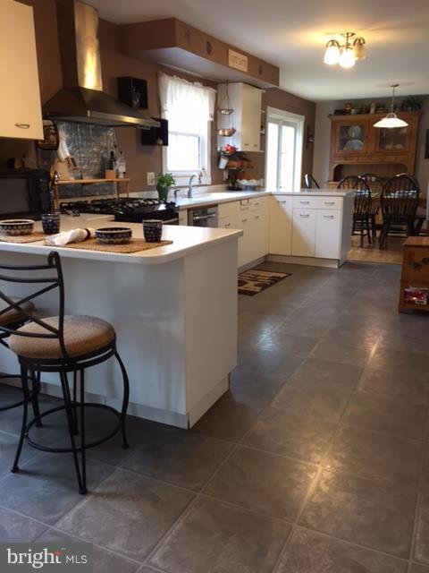 4711 Pickett Road Fairfax, VA 22032 - Photo 3 of 30 Light Bright Open Timeless