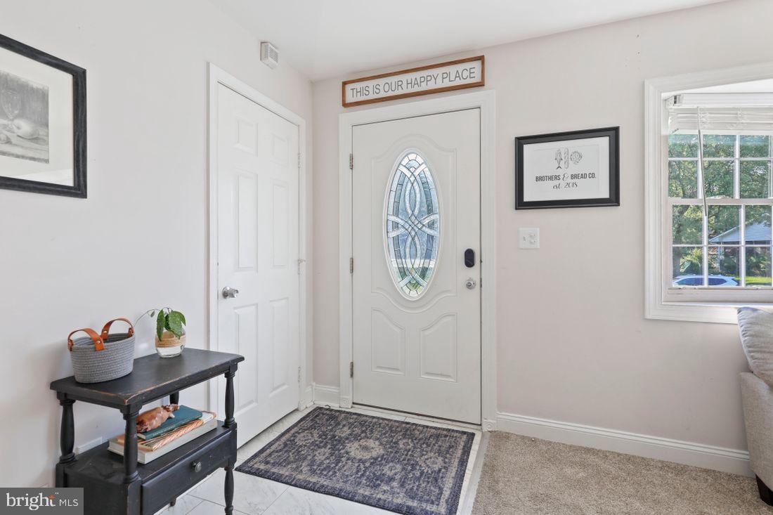 304 Ridgely Road Glen Burnie, MD 21061 - Photo 4 of 39 Entry