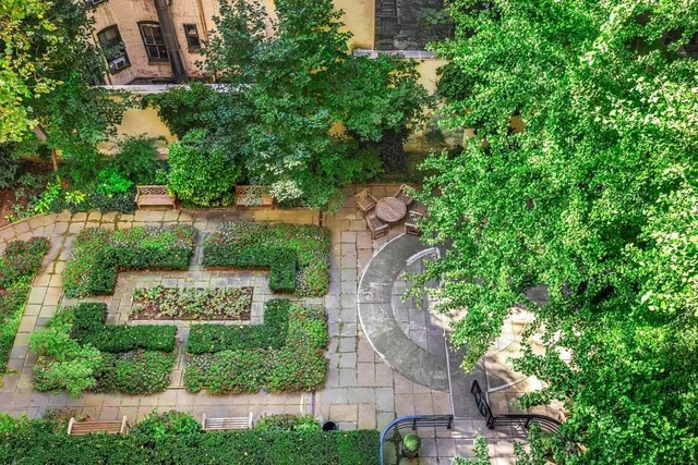 $925,000 | 235 East 22nd Street, Unit 10C | Gramercy