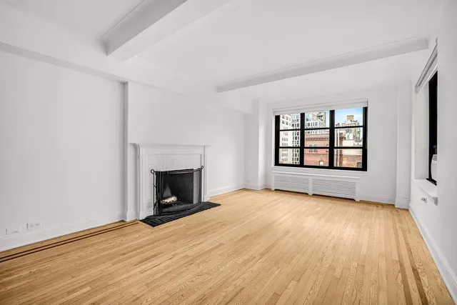 $925,000 | 235 East 22nd Street, Unit 10C | Gramercy
