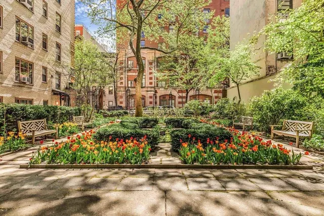 $925,000 | 235 East 22nd Street, Unit 10C | Gramercy