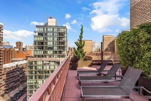 $925,000 | 235 East 22nd Street, Unit 10C | Gramercy