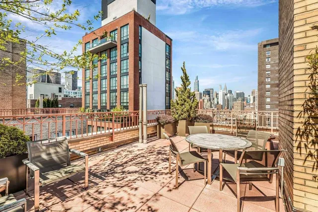 $925,000 | 235 East 22nd Street, Unit 10C | Gramercy