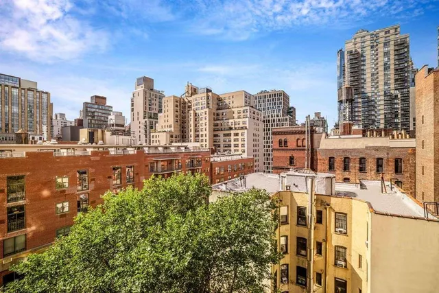 $925,000 | 235 East 22nd Street, Unit 10C | Gramercy