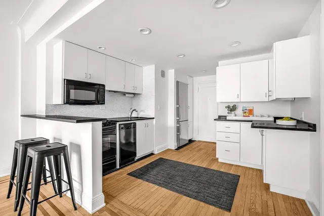 $925,000 | 235 East 22nd Street, Unit 10C | Gramercy