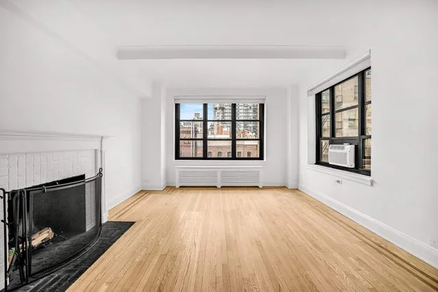 $925,000 | 235 East 22nd Street, Unit 10C | Gramercy