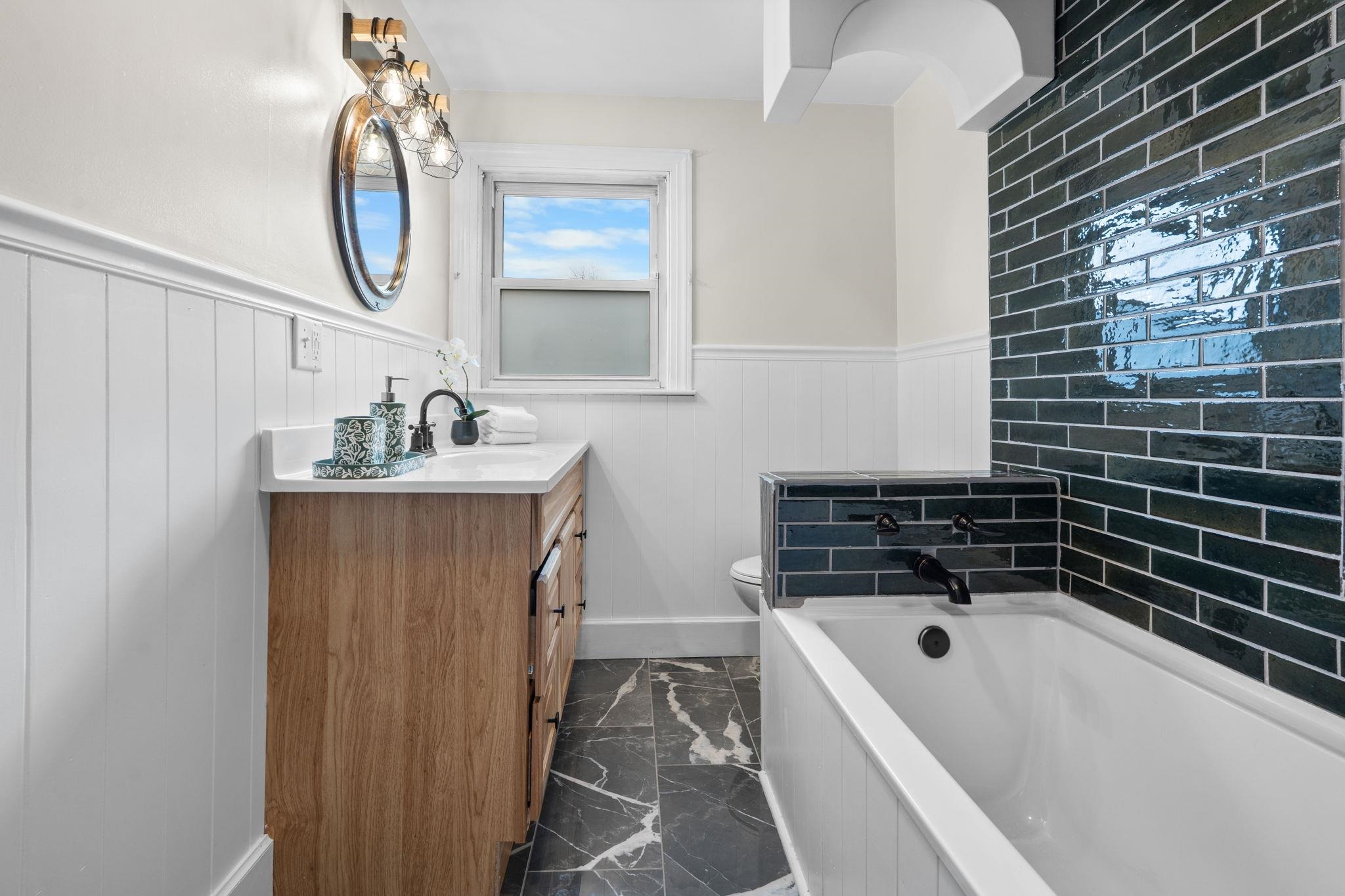 47 Rosedale Avenue Manchester, NH 03103 - Photo 5 of 41