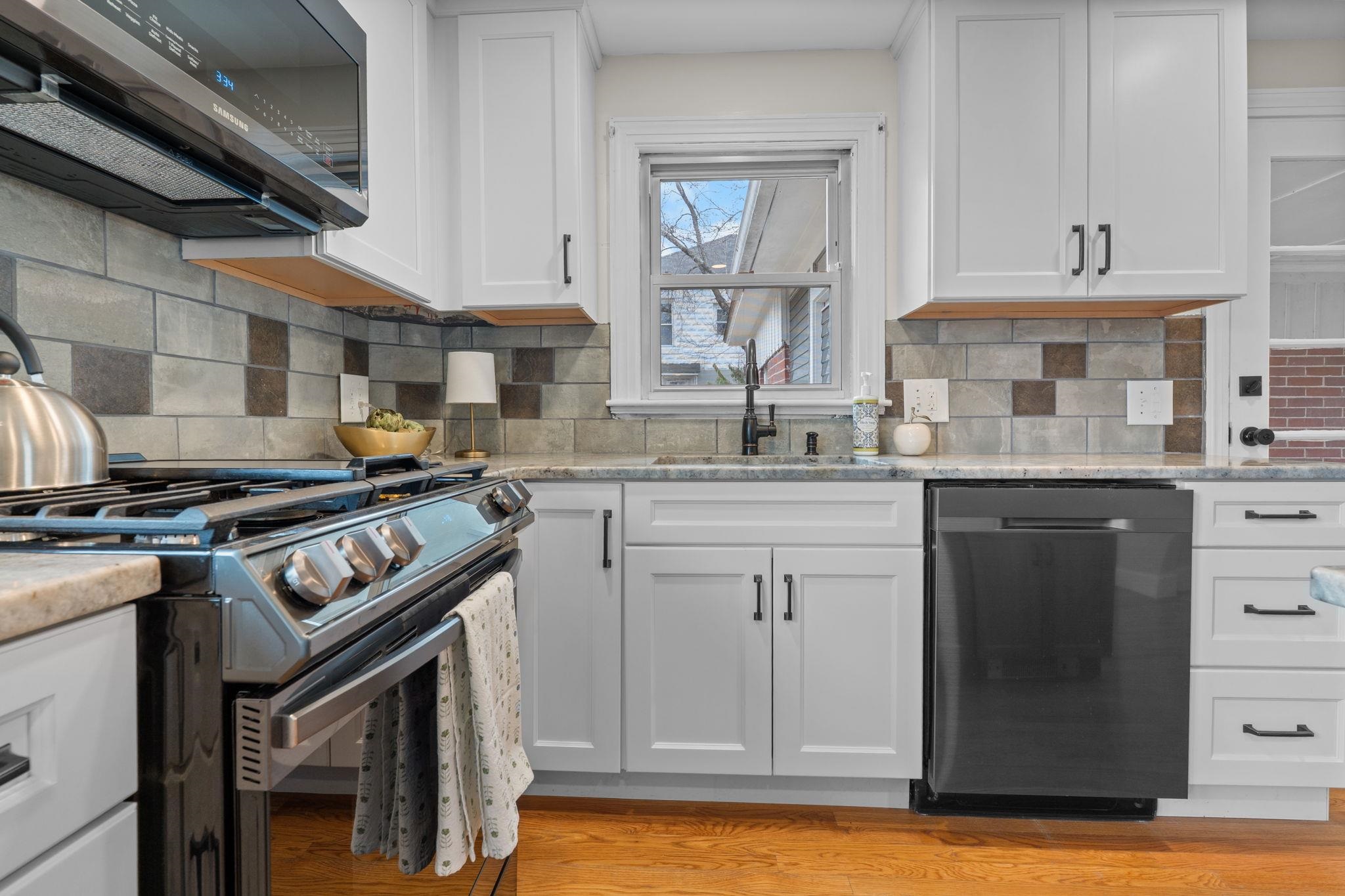 47 Rosedale Avenue Manchester, NH 03103 - Photo 6 of 41