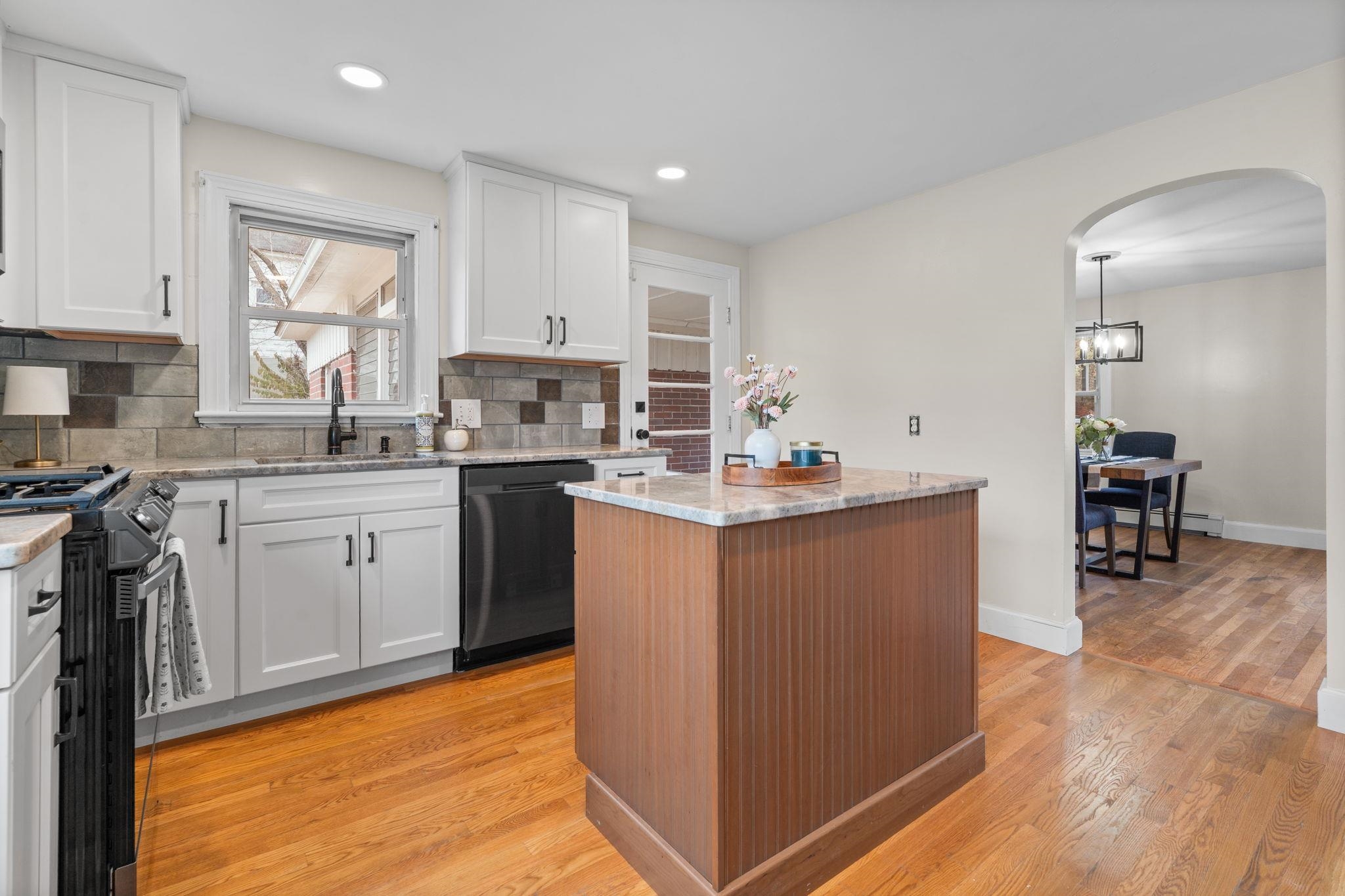 47 Rosedale Avenue Manchester, NH 03103 - Photo 8 of 41