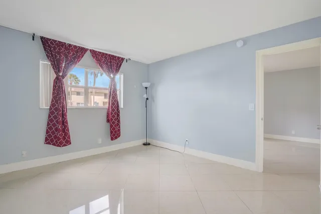 $1,900 | 9851 Sandalfoot Boulevard, Unit 207, Boca Raton, FL 33428