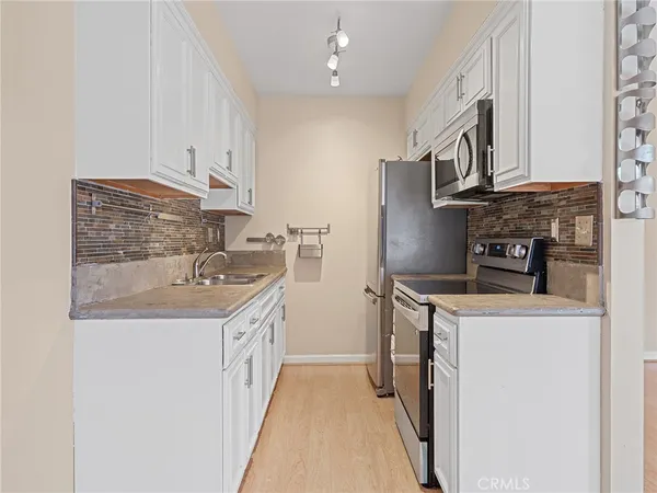 $285,000 | 335 Cedar Avenue, Unit 412, Long Beach, CA 90802
