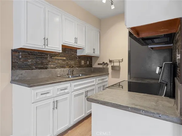 $285,000 | 335 Cedar Avenue, Unit 412, Long Beach, CA 90802