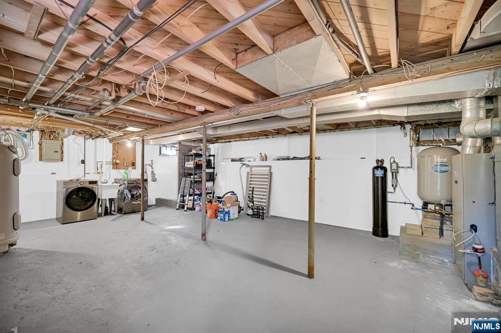 85 Breakneck Road Vernon, NJ 07422 - Photo 19 of 32 a view of a garage with equipment