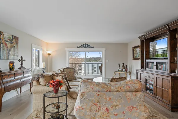 $1,595,000 | 35 South Walworth Avenue, Unit 401, Williams Bay, WI 53191