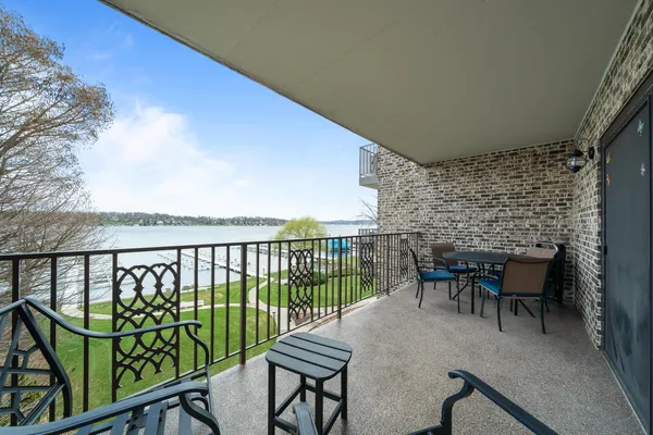 $1,595,000 | 35 South Walworth Avenue, Unit 401, Williams Bay, WI 53191