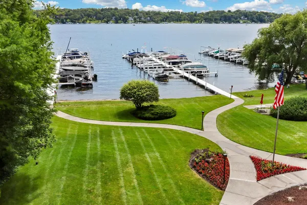 $1,595,000 | 35 South Walworth Avenue, Unit 401, Williams Bay, WI 53191