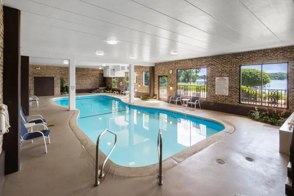$1,595,000 | 35 South Walworth Avenue, Unit 401, Williams Bay, WI 53191