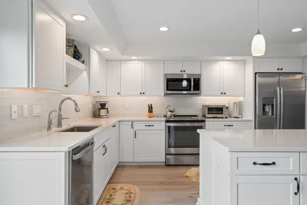 $1,595,000 | 35 South Walworth Avenue, Unit 401, Williams Bay, WI 53191