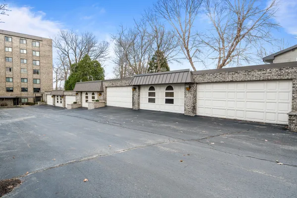 $1,595,000 | 35 South Walworth Avenue, Unit 401, Williams Bay, WI 53191