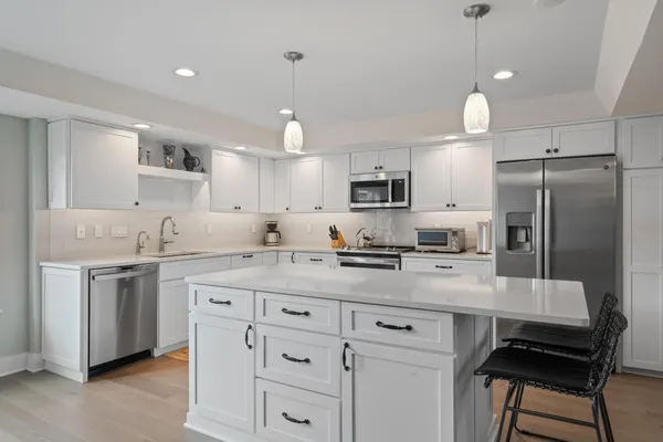 $1,595,000 | 35 South Walworth Avenue, Unit 401, Williams Bay, WI 53191