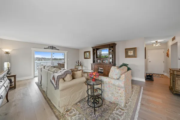 $1,595,000 | 35 South Walworth Avenue, Unit 401, Williams Bay, WI 53191