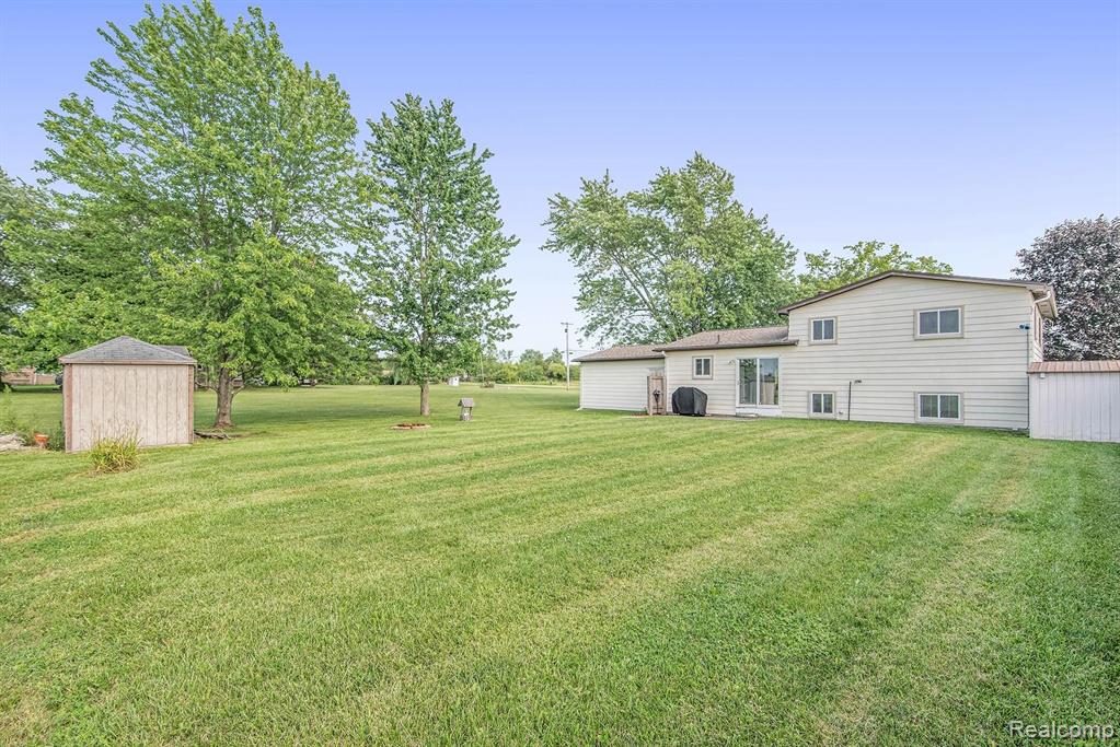 5294 Kelly Road Flint, MI 48504 - Photo 3 of 20