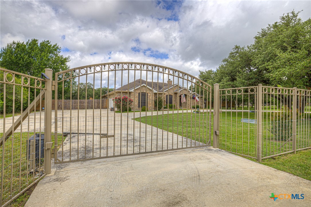 8472 Rolling Acres Trail Fair Oaks Ranch, TX 78015 - Photo 3 of 37 Front Gate