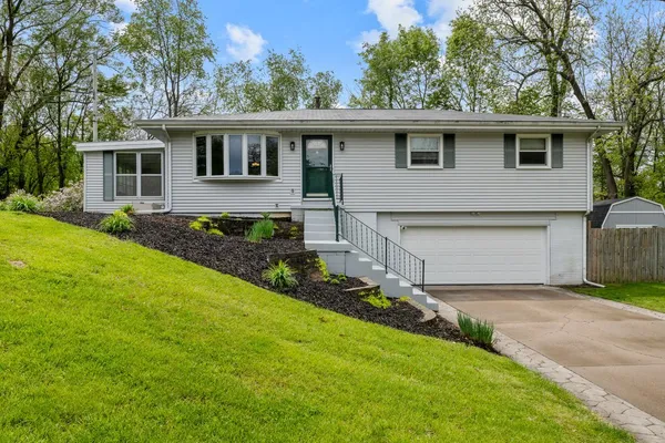 $225,000 | 2234 Oakwood Court, Silvis, IL 61282