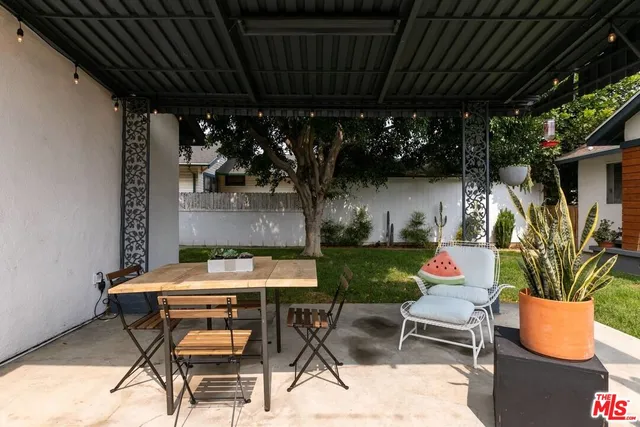 a view of outdoor space