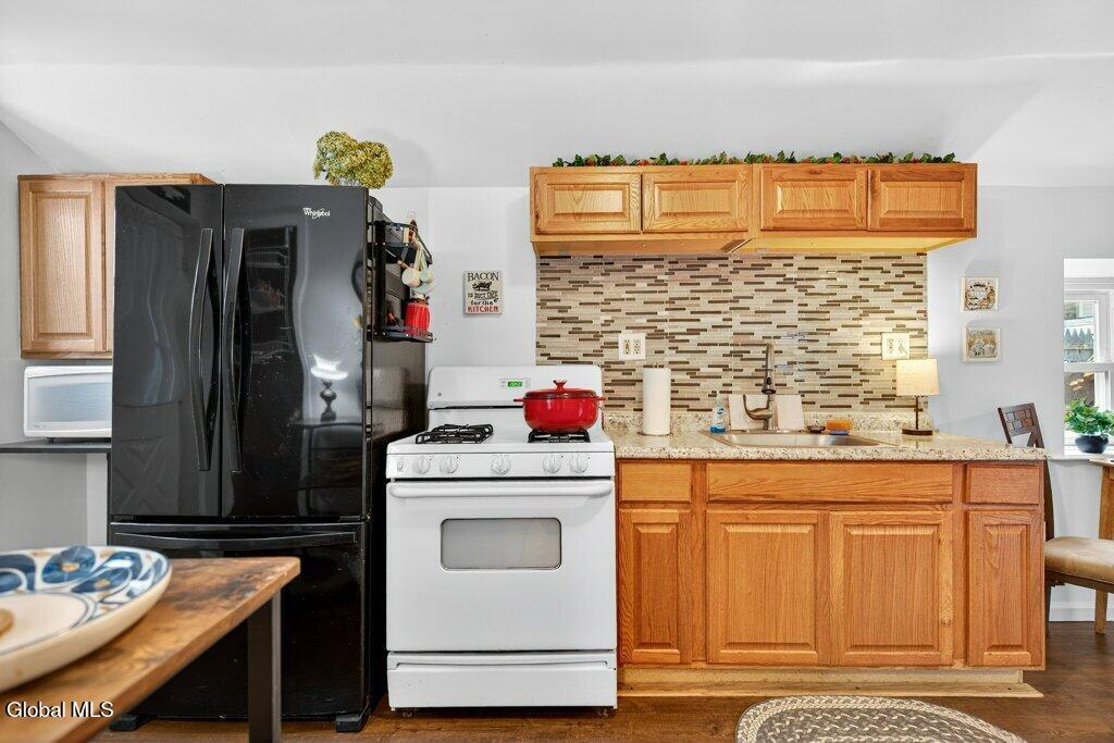 2553 3rd Avenue Schenectady, NY 12303 - Photo 15 of 32 015-DSC07327_m