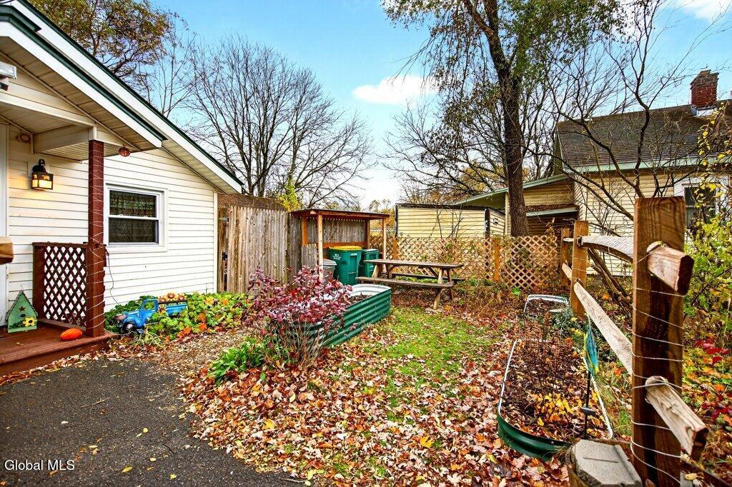 2553 3rd Avenue Schenectady, NY 12303 - Photo 2 of 32 002-DSC07420_m