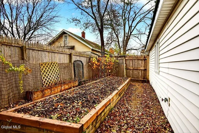 $179,900 | 2553 3rd Avenue, Rotterdam, NY 12303