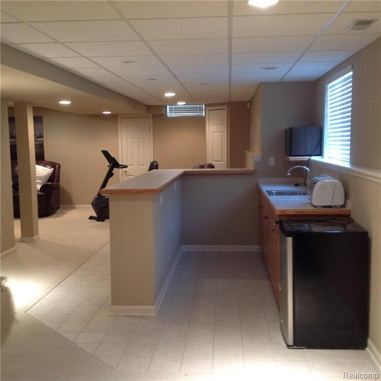 922 Ridgeview Circle Lake Orion, MI 48362 - Photo 26 of 29