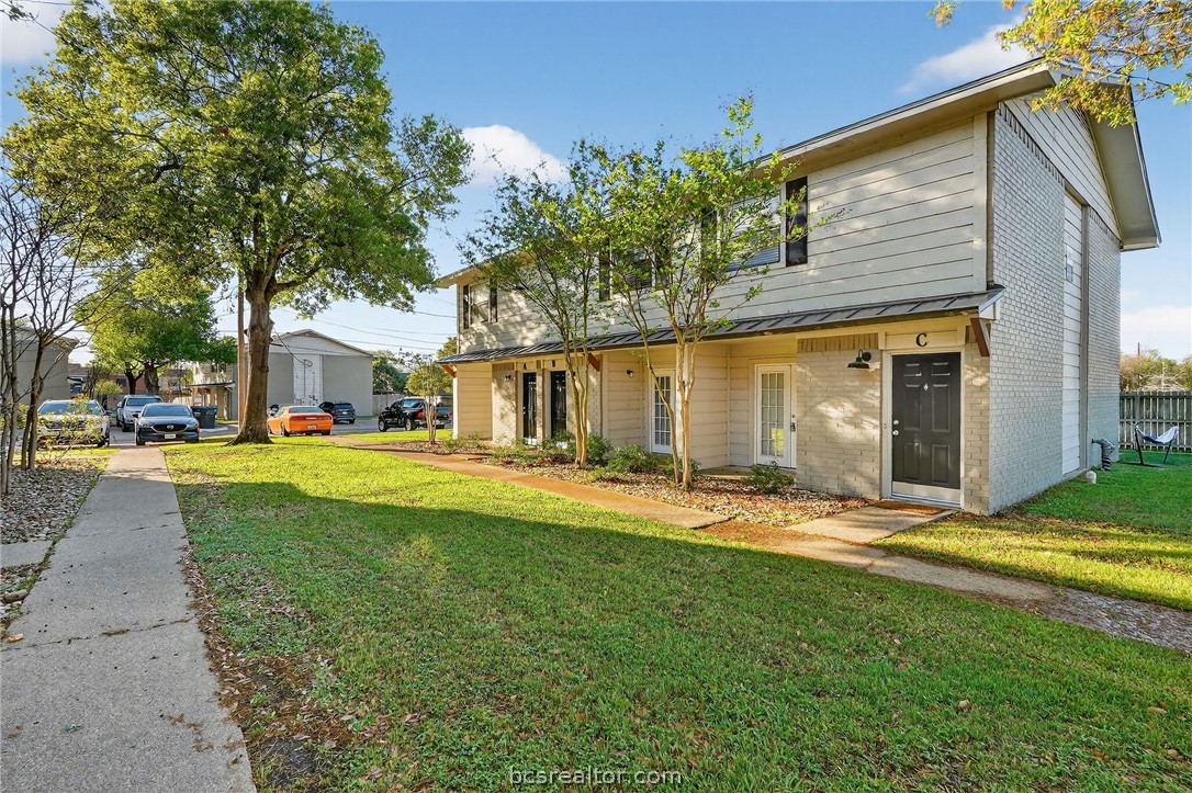 1400 Summit Street, Unit B College Station, TX 77845 - Photo 3 of 28
