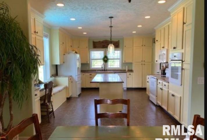 1963 Charleston Road Salem, IL 62881 - Photo 3 of 10 Gallery Image 3