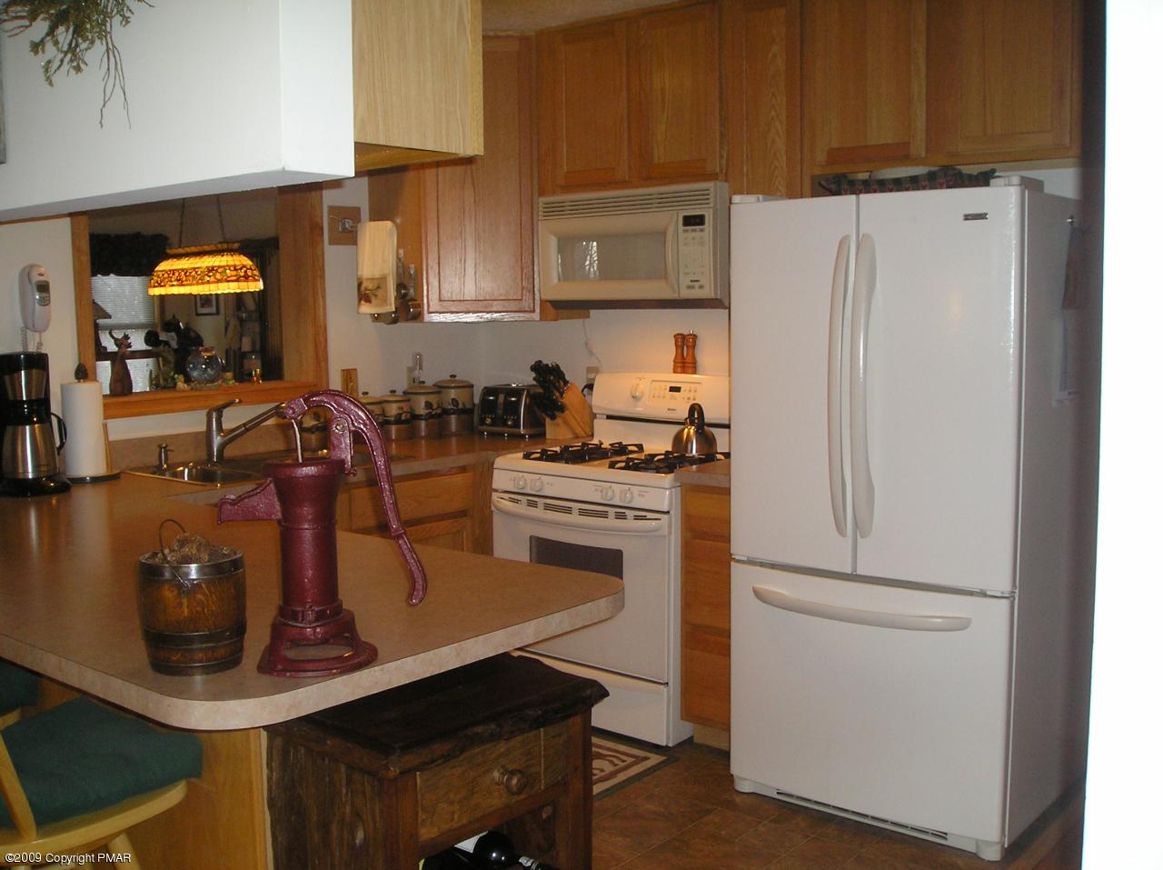 808 Beaver Dam Road Long Pond, PA 18334 - Photo 10 of 27 Modern kitchen