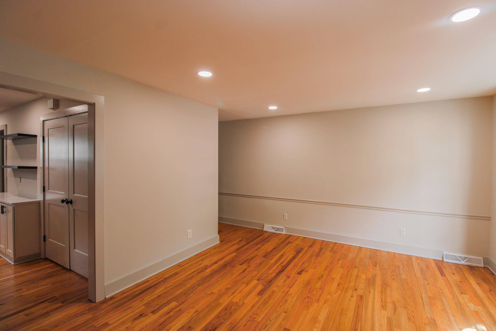 186 Queen Street Charleston, SC 29401 - Photo 14 of 21 09282F9A-F8DF-4715-93FD-3B5FD46A67AB