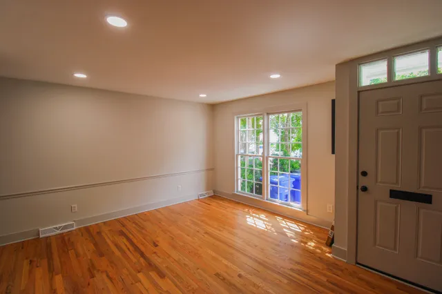 $5,000 | 186 Queen Street, Charleston, SC 29401