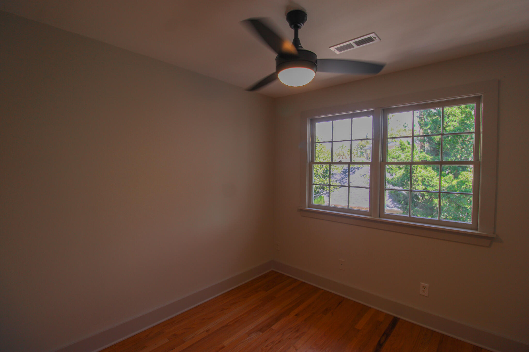 186 Queen Street Charleston, SC 29401 - Photo 8 of 21 156FEC6E-564E-4A7A-BDE2-73DA1594EBD5