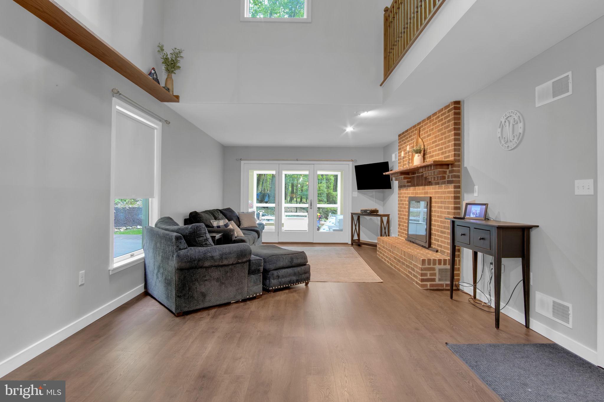 580 Spring Lane Boiling Springs, PA 17007 - Photo 11 of 37