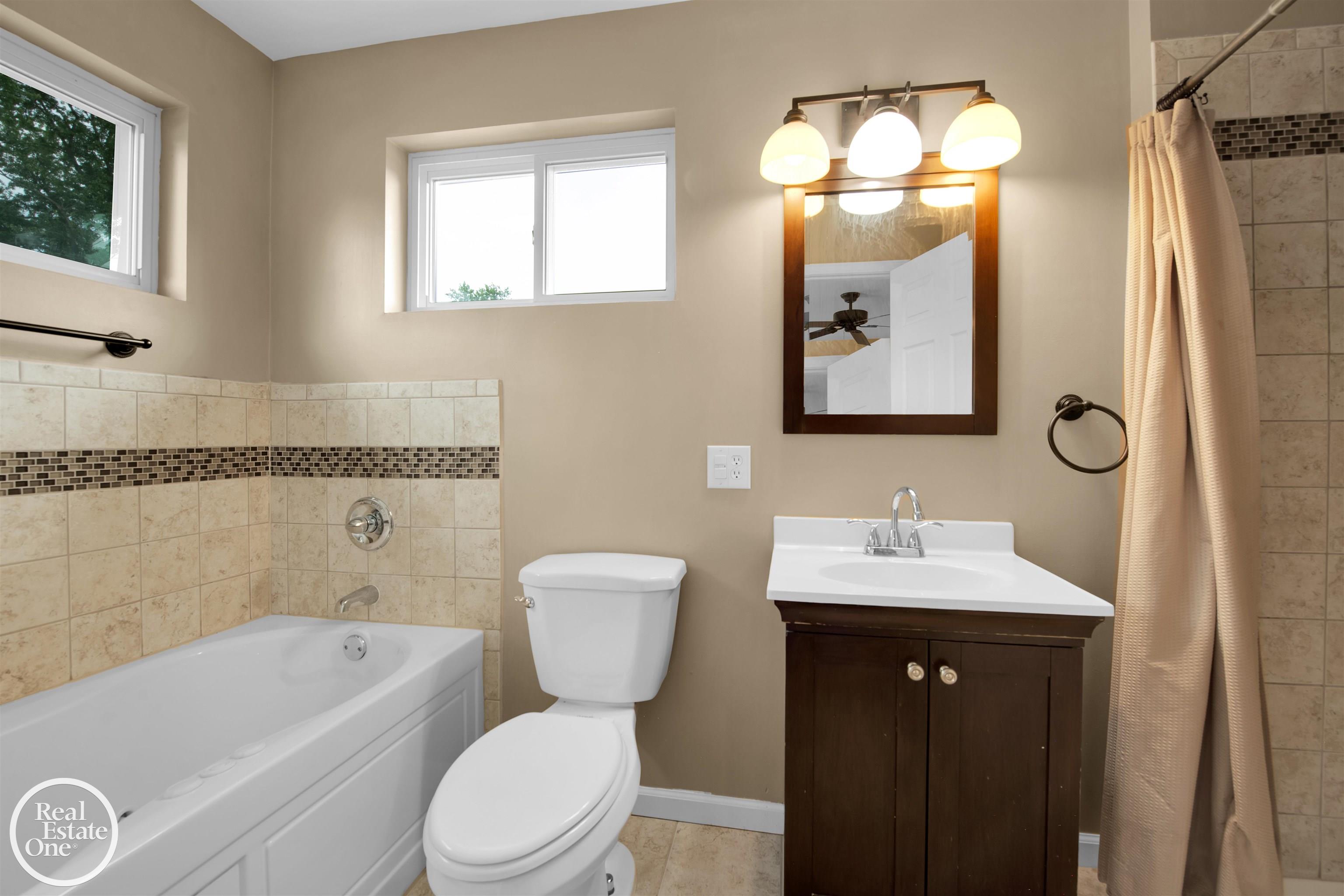 1258 Hampton Road Grosse Pointe Woods, MI 48236 - Photo 14 of 37