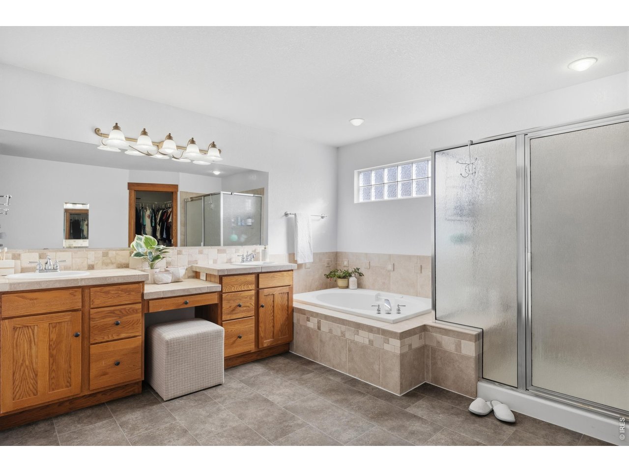 4220 Applegate Court Fort Collins, CO 80526 - Photo 22 of 45 5 Piece Primary Bath