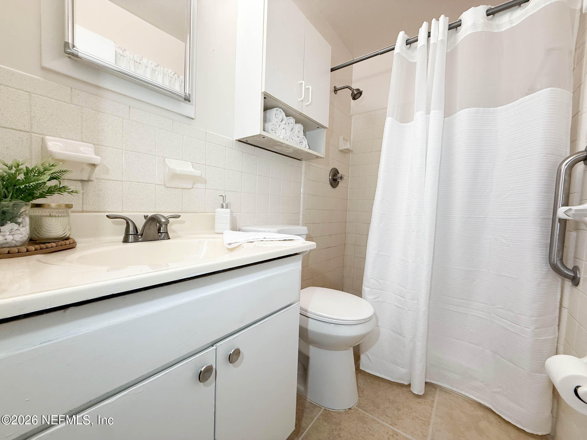 22620 Southeast Hawthorne Road Hawthorne, FL 32640 - Photo 20 of 28 a bathroom with a sink toilet and shower